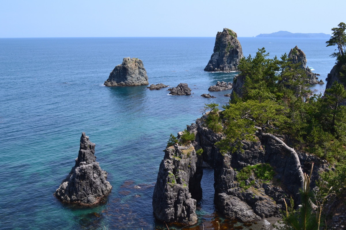 遊覧船で景色を楽しむ 青海島の楽しみ方 見どころ エアトリ トラベルコラム