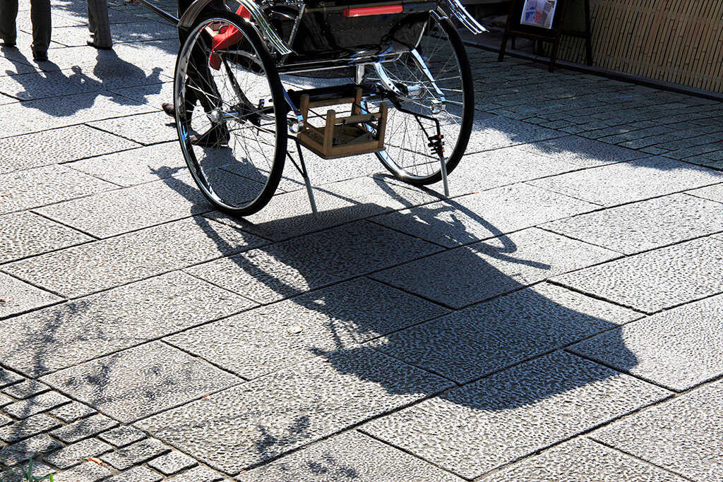 写真⑥人力車