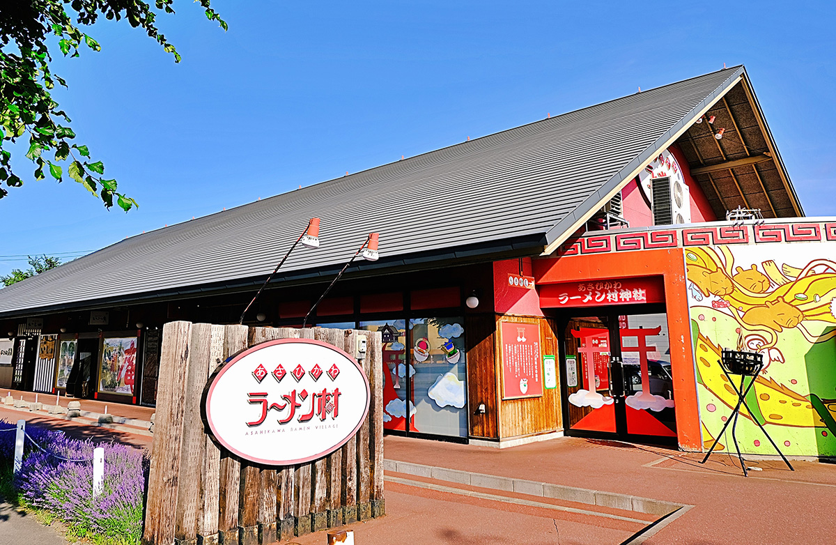 雪の降る旭川駅前の様子