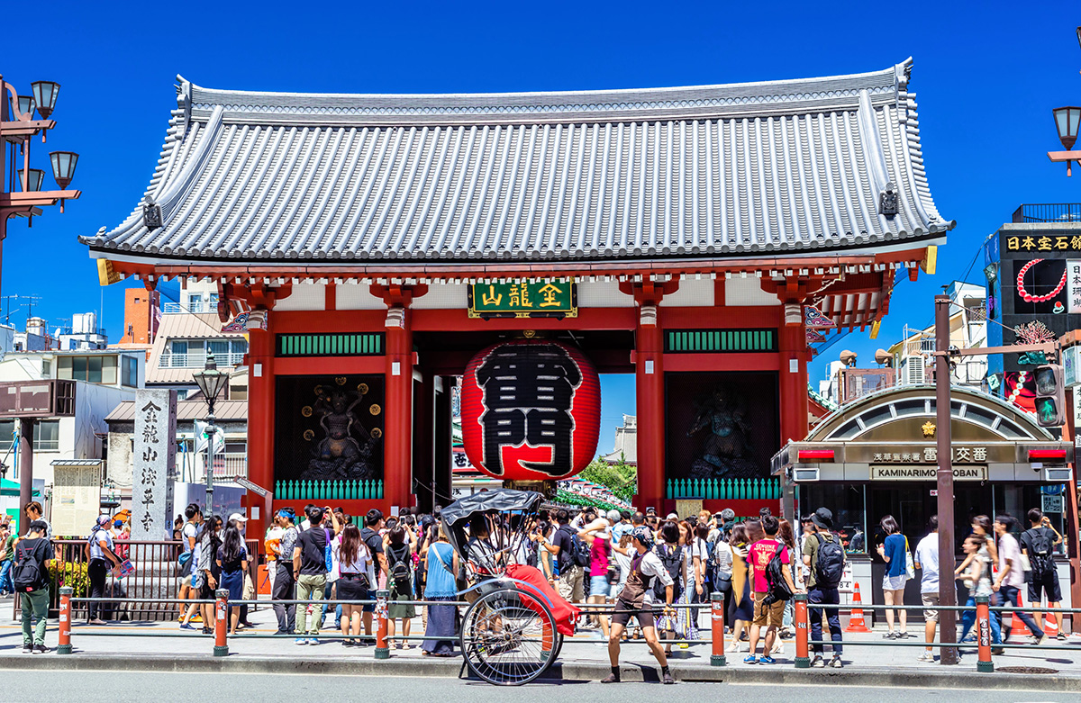 浅草 雷門と観光客