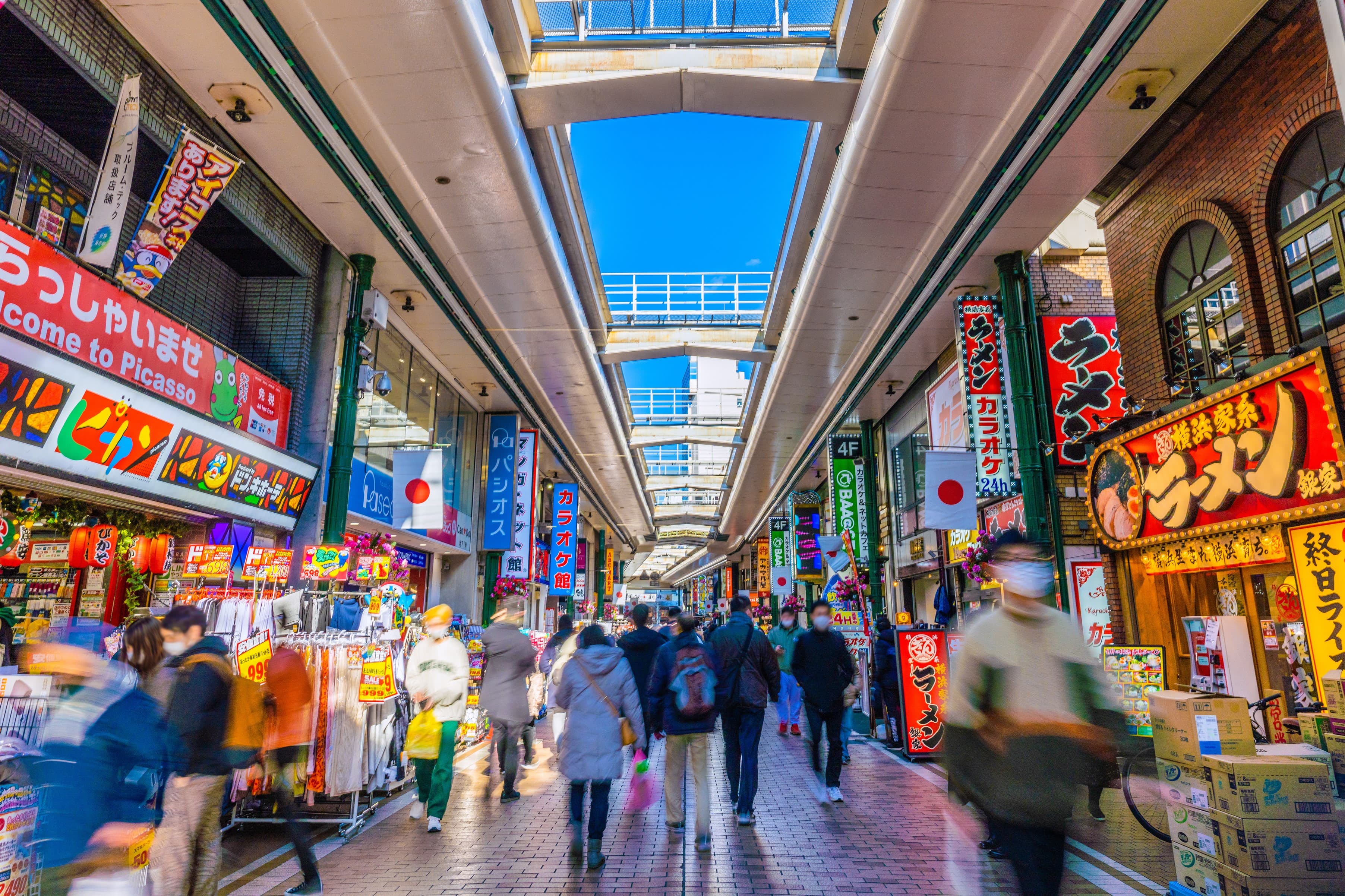 多くの人で賑わう銀柳街