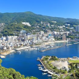 熱海の温泉街風景