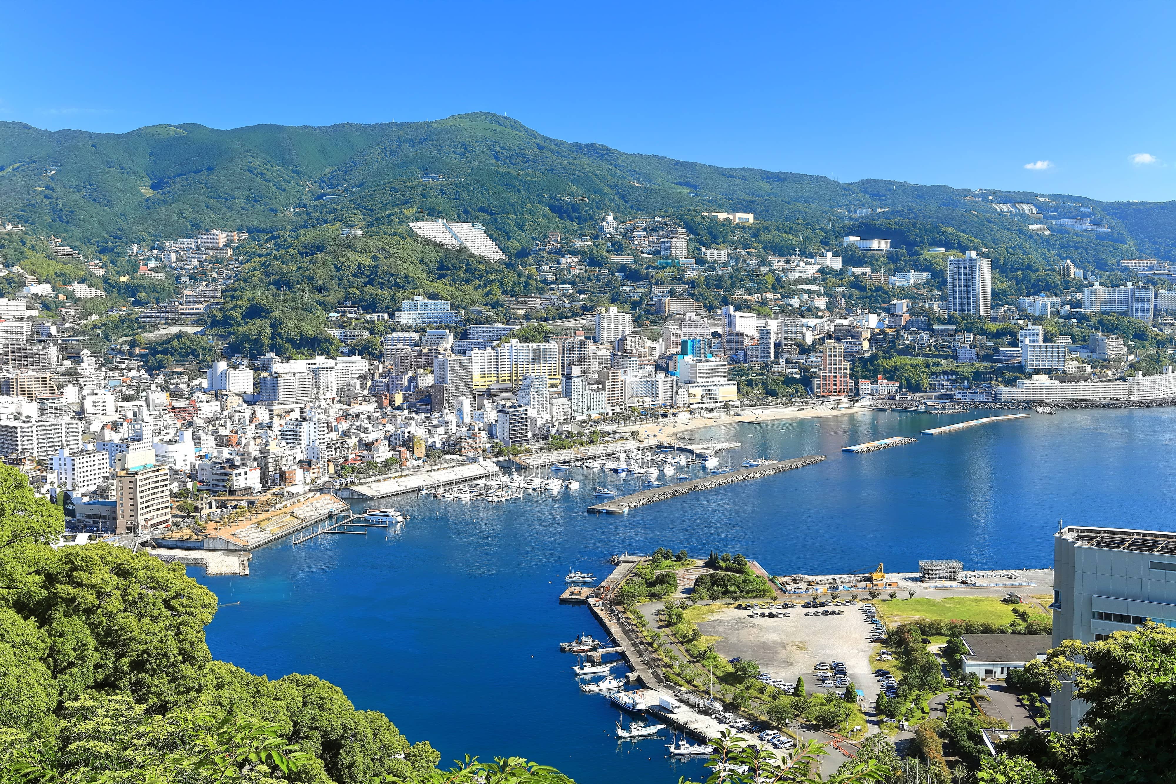 熱海の温泉街風景