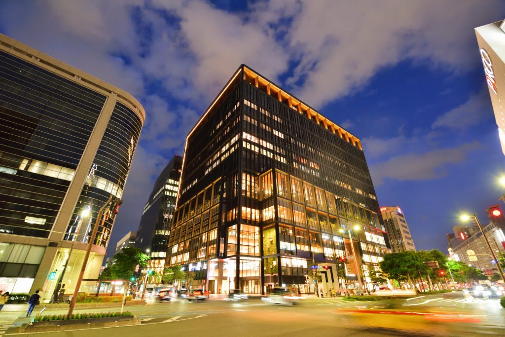 天神ビッグバンの象徴として圧倒的な存在感を放つONE FUKUOKA BLDG.(ワンビル)の夜景