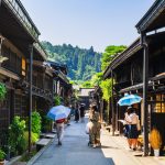 江戸時代の面影を今に伝える飛騨高山の「古い町並」の夏の景観