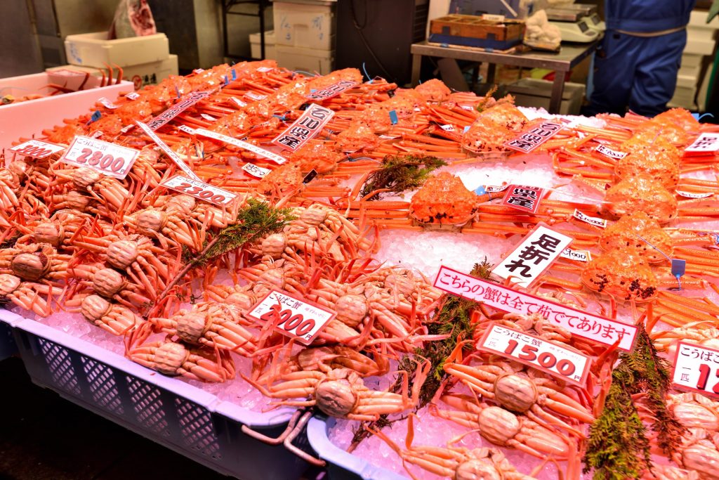 近江町市場で売られるカニ