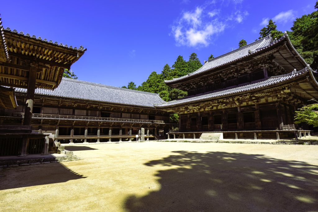 書写山圓教寺の荘厳な木造建築物