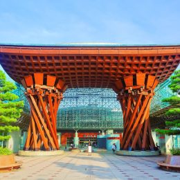 金沢駅東口の鼓門