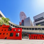 梅田HEP FIVE前の阪急サン広場「梅田イス」