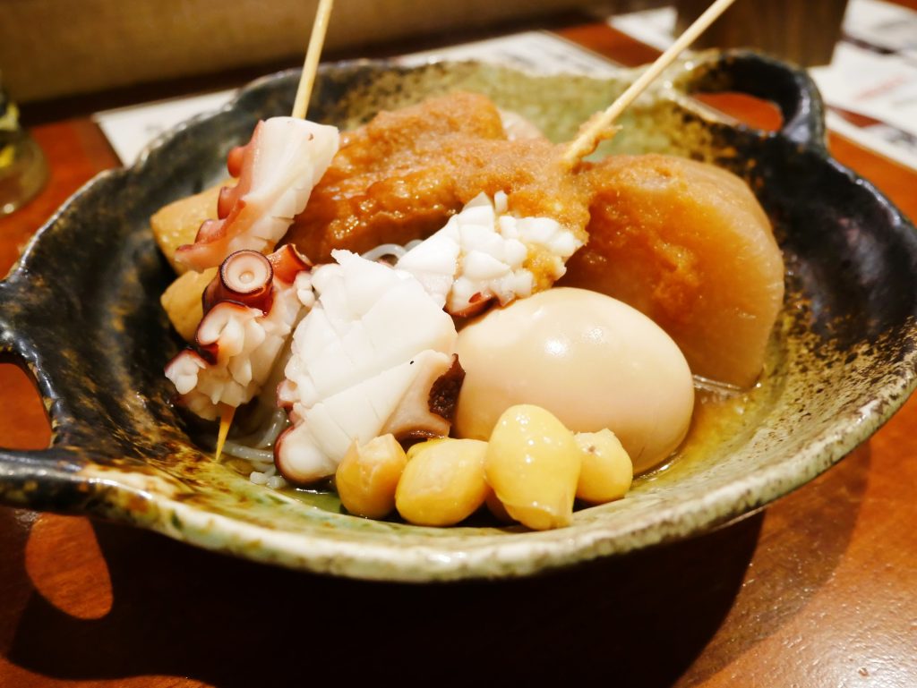 旨味が染み込んだ生姜醤油でいただく姫路おでん
