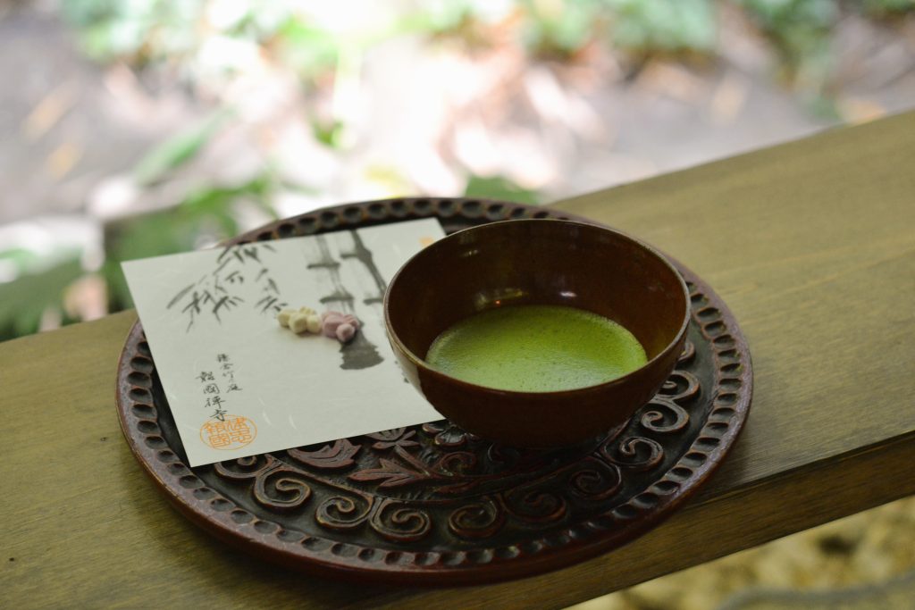 報国寺の竹林とお抹茶をいただく休耕庵