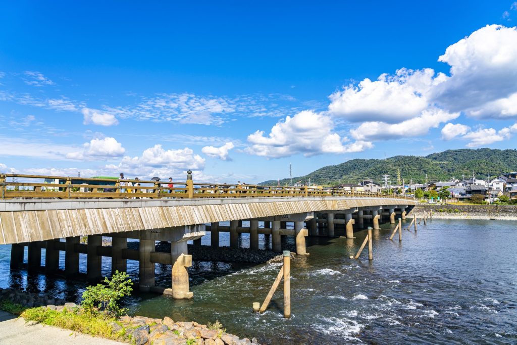 宇治川に架かる宇治橋